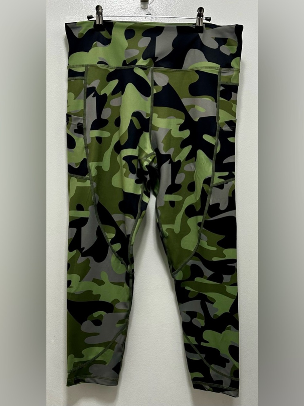 ZYIA‎ Active Camo Leggings in Green and Black